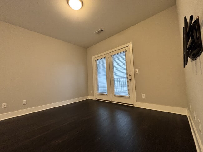 Building Photo - 934 Governors Ct