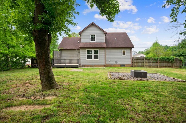 Building Photo - Move-In Specials Available! Single-Family in Oak Grove, KY!