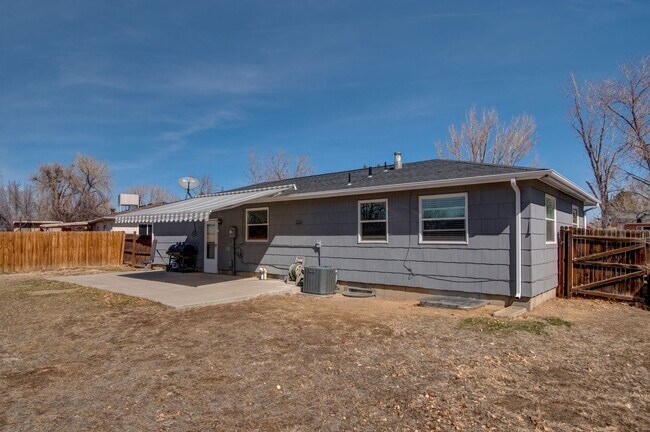 Building Photo - 5553 Crystal Way