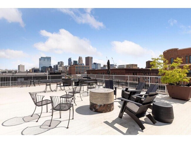 Building Photo - 700 N Washington Ave