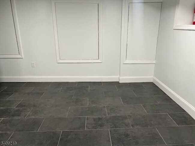 Building Photo - 295 Halsted St