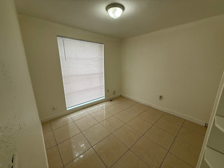 Building Photo - 10203 Carriage Glen Ct