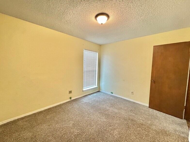 Building Photo - 1416 SW 96th St