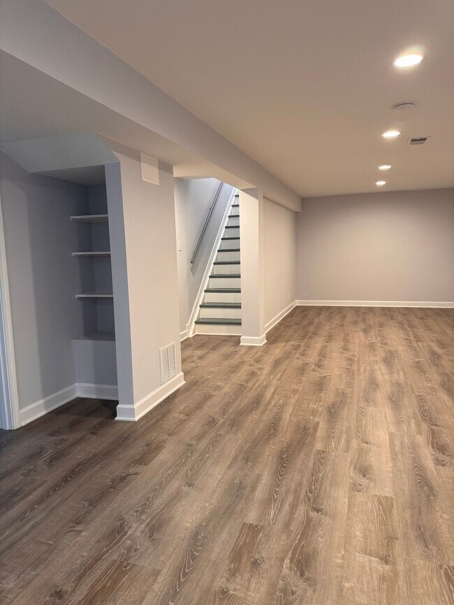 Building Photo - 316 Plum St