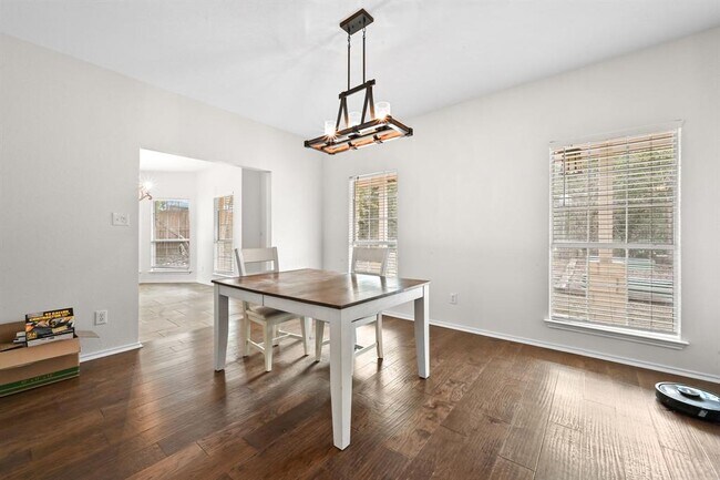 Building Photo - 201 Comanche Camp