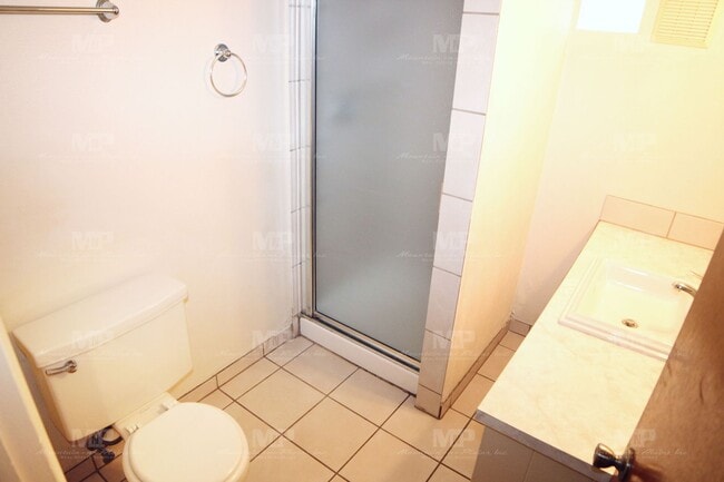 Building Photo - Three Bedroom Duplex Close to CSU!