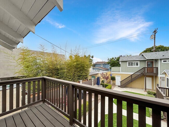 Building Photo - Charming 2BD/1BA Condo in University Heigh...