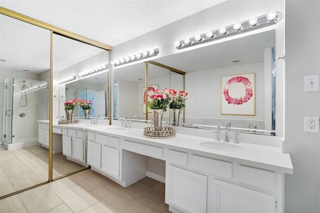 Building Photo - 12800 Briar Forest Dr