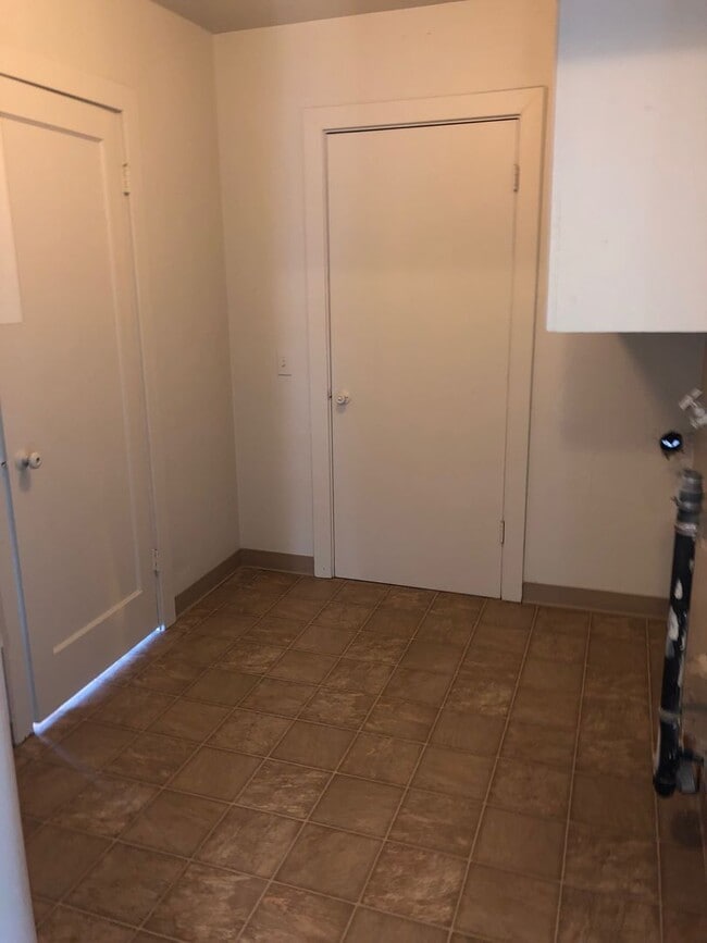 Building Photo - 2189 Hilyard St