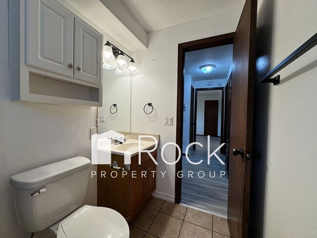 Building Photo - 3Bed/1Bath Home in Moore with Covered Fron...