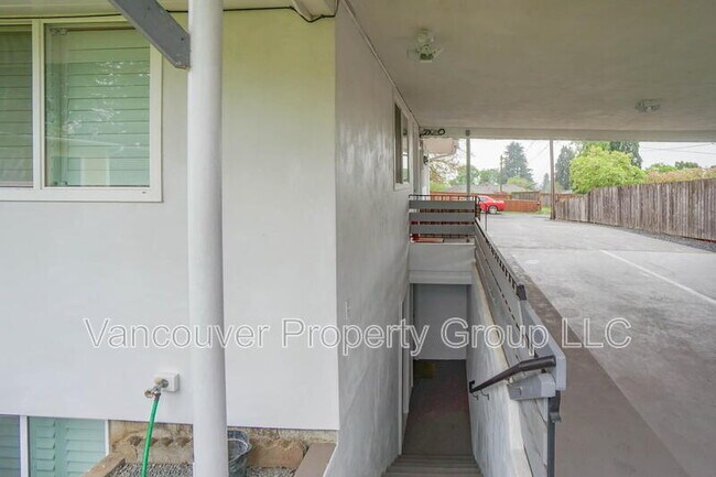 Building Photo - 2218 E 18th St
