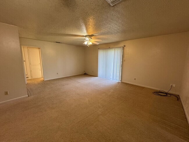Building Photo - 3-Bedroom House for Rent in Copperas Cove