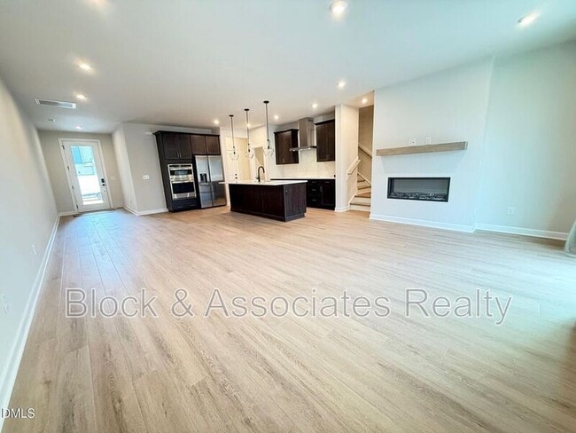 Building Photo - 216 Oak Summit Pl