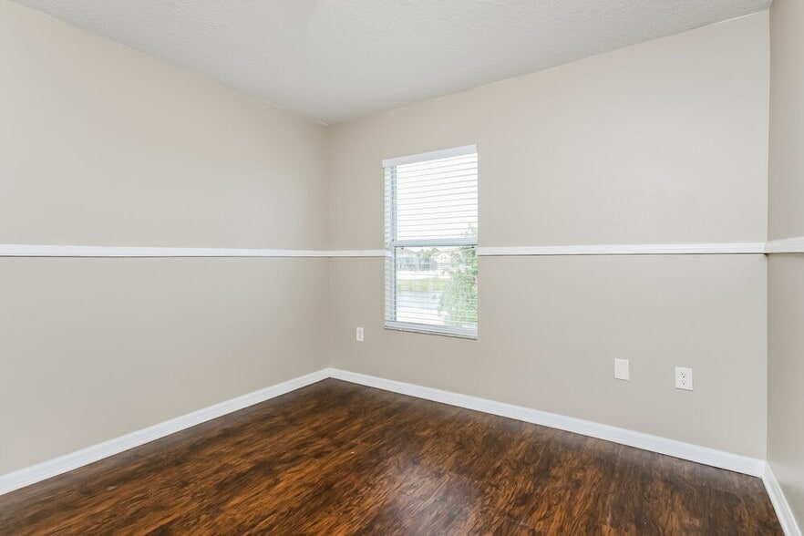 Building Photo - 4705 Willoughby St