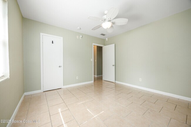 Building Photo - 248 Laurel Oak St