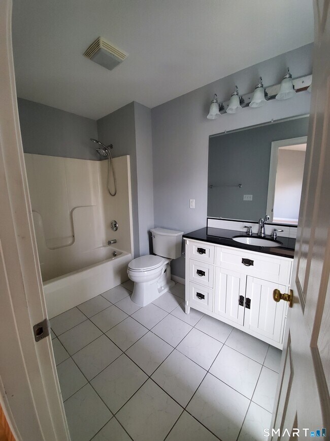 Building Photo - 157 Leeder Hill Dr