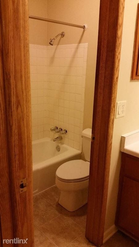 Building Photo - 1 br, 1 bath Apartment - 422 Estberg Avenue