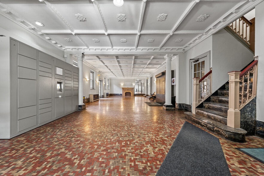 Building Photo - Traymore Apartments