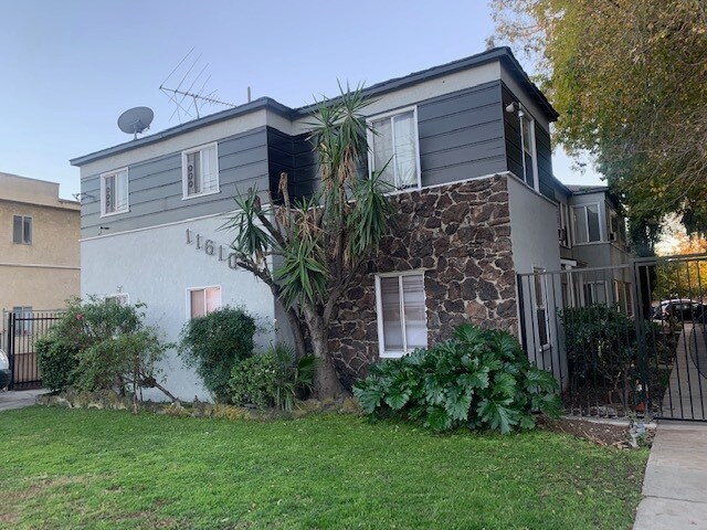 Building Photo - 11610 Oxnard St