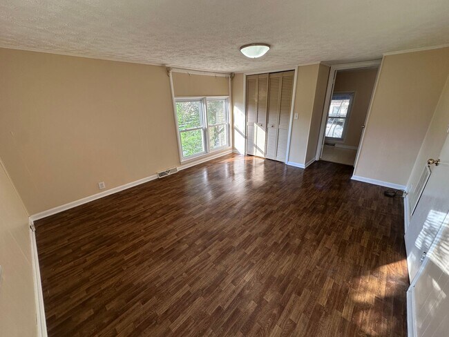 Building Photo - 3 Bedrooms- 2 Bathrooms- House in Armuchee!
