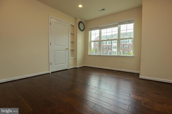 Building Photo - 7954 Blue Stream Dr