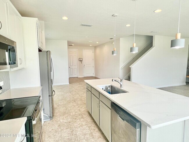 Building Photo - 5108 Angel Lake Dr