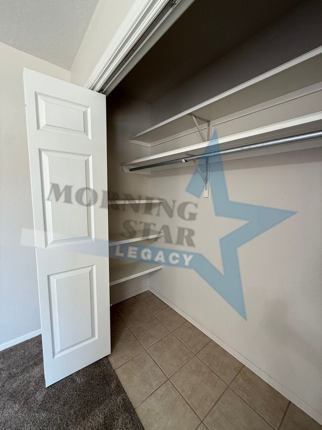 Building Photo - Roadrunner area! LOVELY two bedroom home.