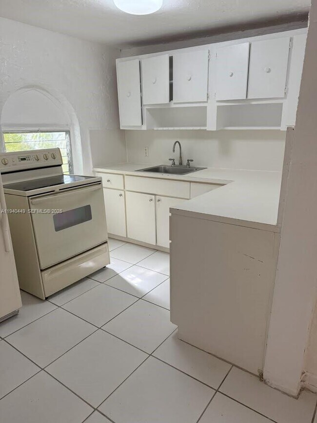 Building Photo - 2267 SW 16th St