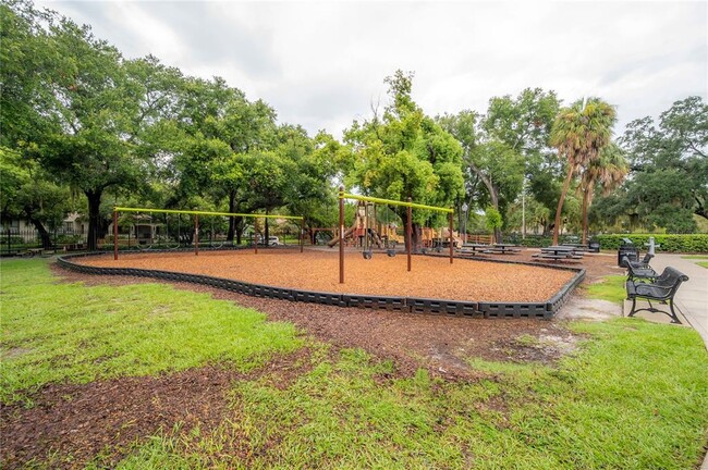 Building Photo - 762 S Village Cir