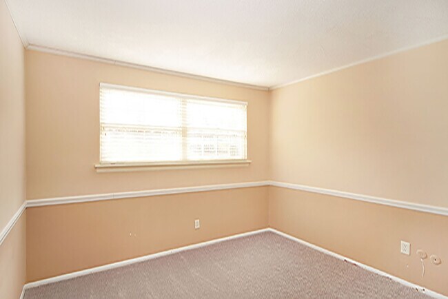 Building Photo - 728 Garland Cir