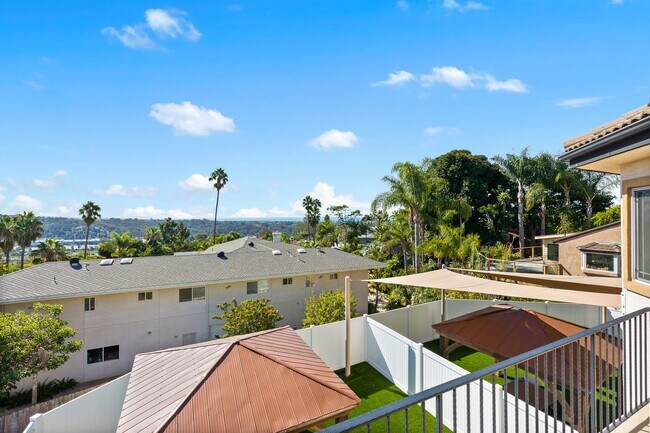 Building Photo - Spacious 7-Bedroom Home with Ocean Views i...