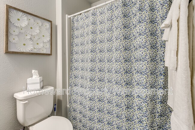 Building Photo - 4016 Sheraton Rd