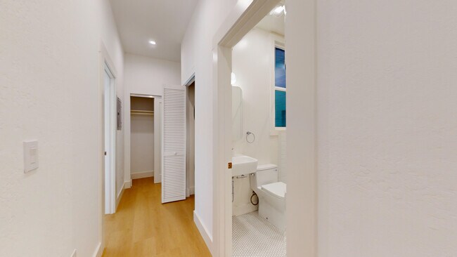 Building Photo - 550 Baker St