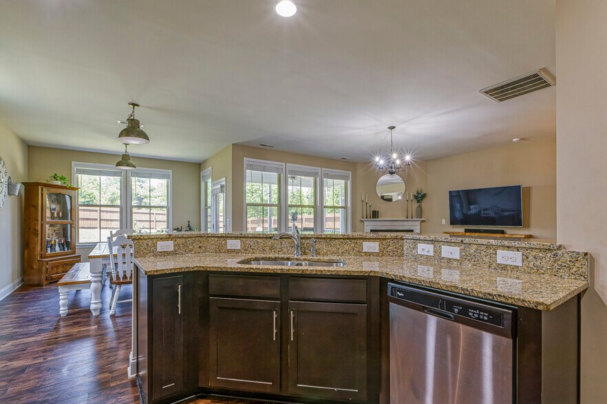 Building Photo - 1608 Cascade Falls Ln