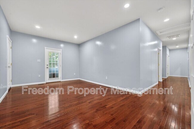 Building Photo - 8513 Thomas Dr