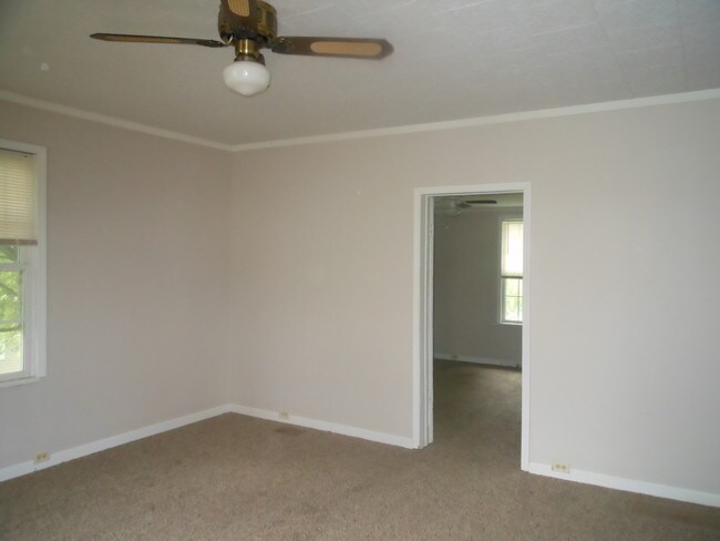 Building Photo - 130 School St