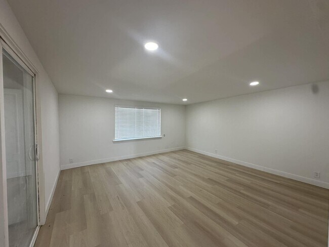 Building Photo - 30201 San Diego Dr