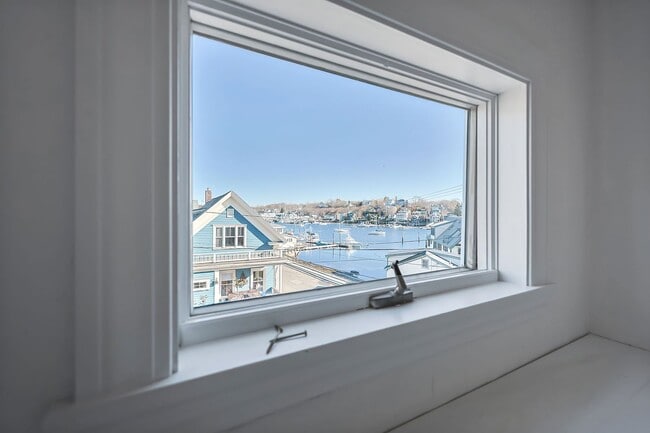 Building Photo - WINTER RENTAL: Painters Perch on Rocky Neck