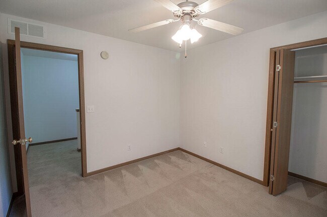 Building Photo - 5000 Derby Ridge Dr