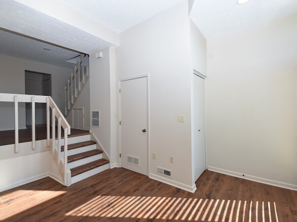 Building Photo - 562 Tusculum Ave