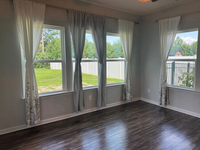 Building Photo - Five Bedroom Home in The Villages of Denver