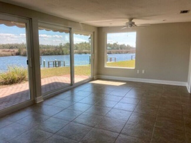 Building Photo - Waterfront condo with community pool!
