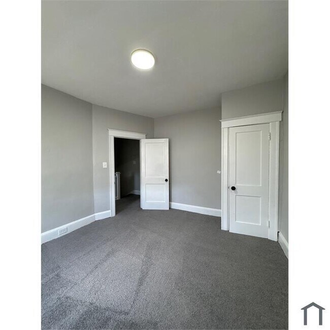 Building Photo - 3 Bedroom Complete Rehab