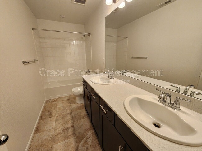 Building Photo - 221 Jackson Dr