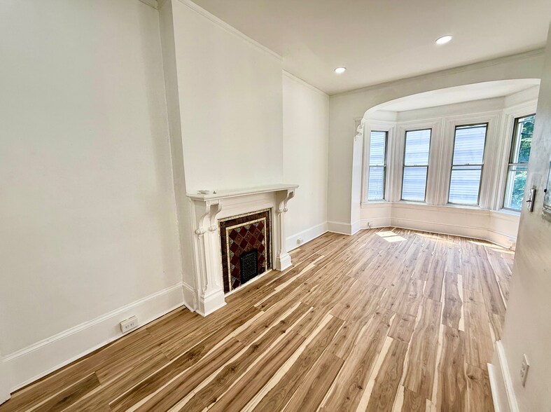 Building Photo - 4024 Spring Garden St