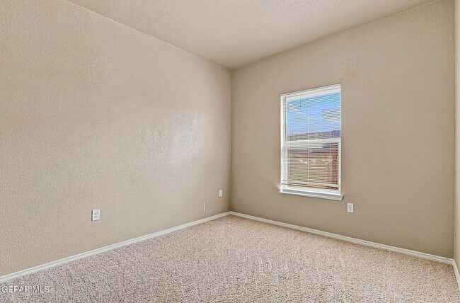 Building Photo - 641 Bariloche Dr