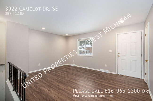 Building Photo - Available Now | 3 Bedroom 1.5 Bath Duplex ...