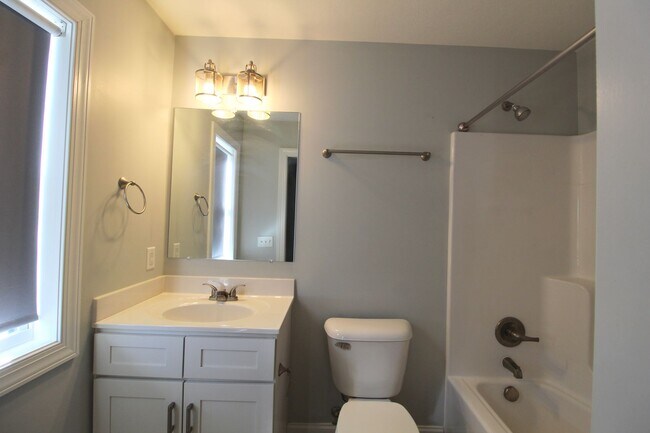Building Photo - Beautiful 3-Bedroom, 3-Bathroom Townhome N...