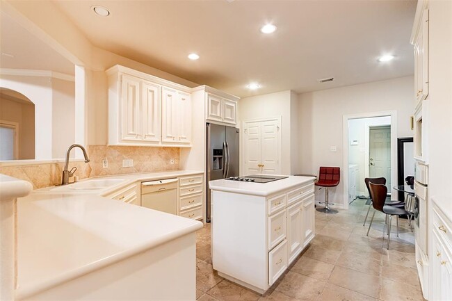 Building Photo - 3115 Evergreen Oak Dr