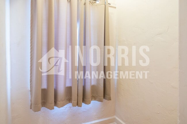 Building Photo - Adorable Private One Bedroom, One Bathroom...